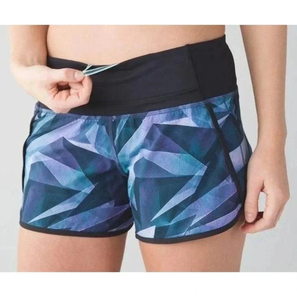 Lululemon Women's Multi Black Pull On Run Times 4" Pretty Prism Short Size 4 - Picture 1 of 5